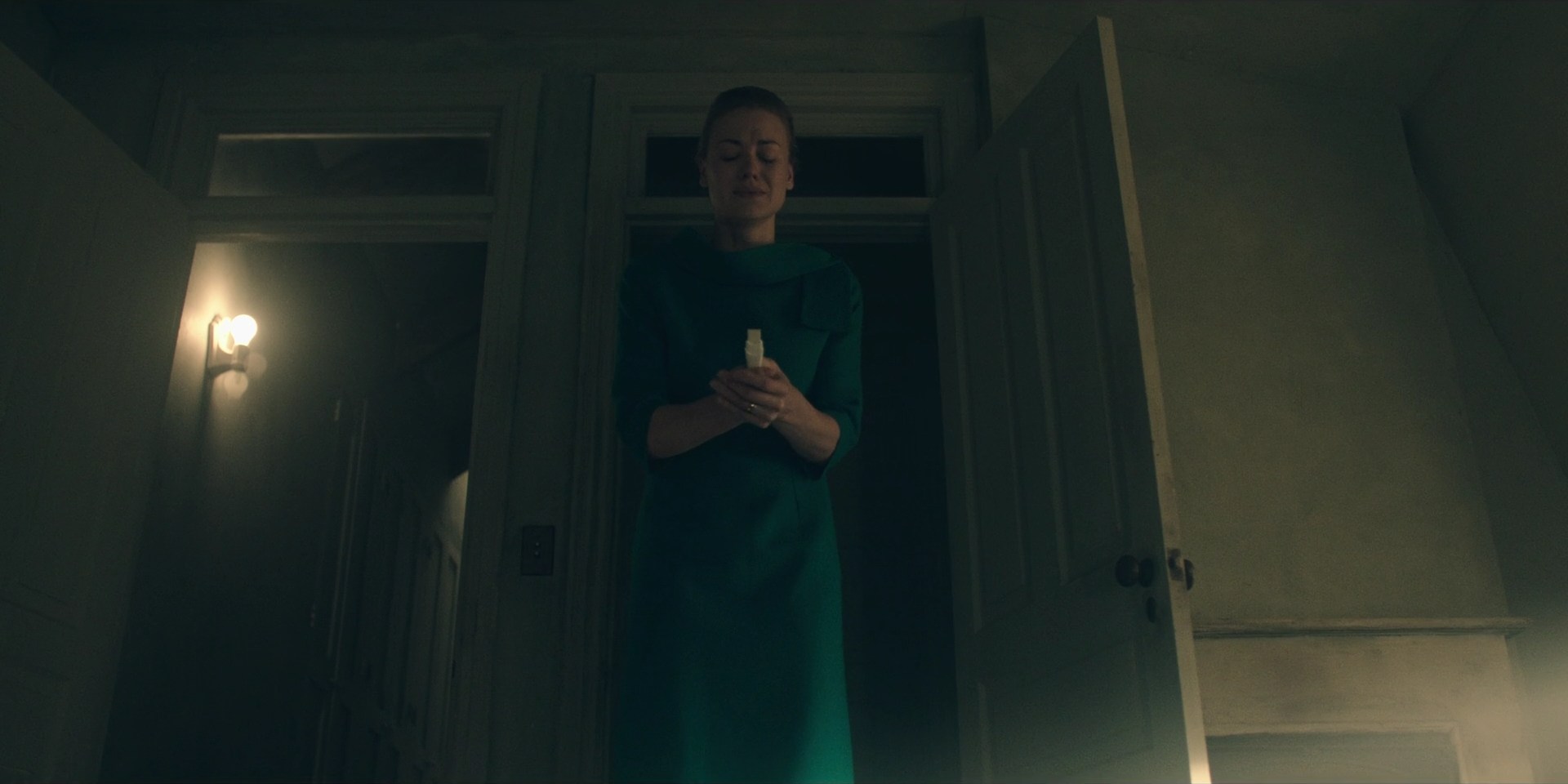 TheHandmaidsTale_1x10_Night_0061.jpg