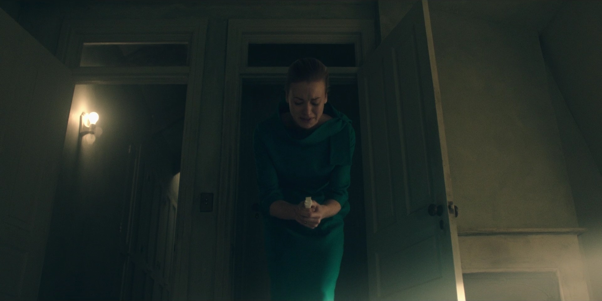 TheHandmaidsTale_1x10_Night_0063.jpg