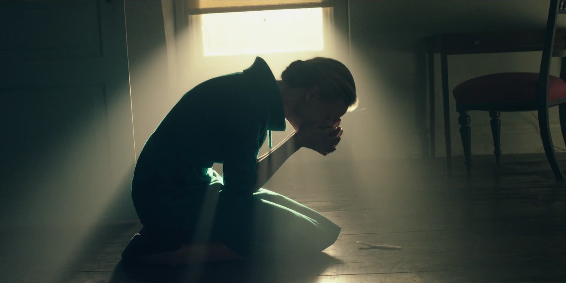 TheHandmaidsTale_1x10_Night_0064.jpg