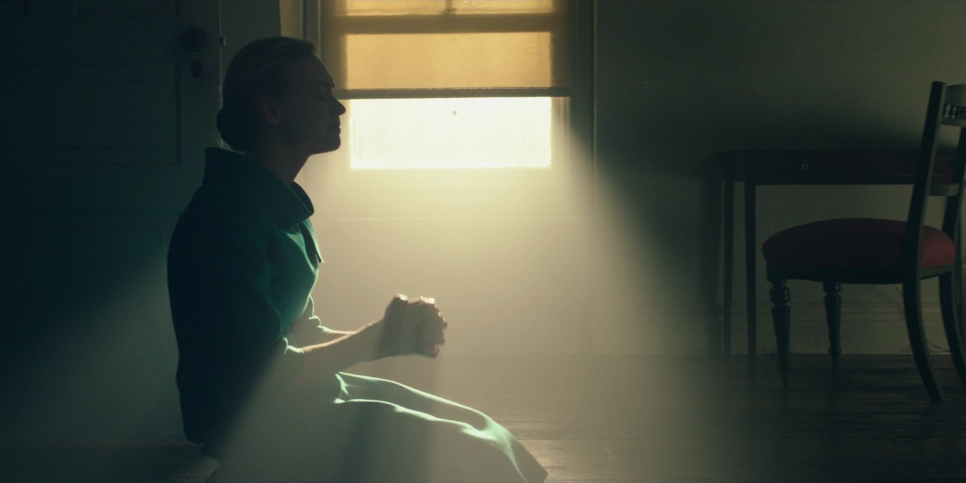 TheHandmaidsTale_1x10_Night_0068.jpg