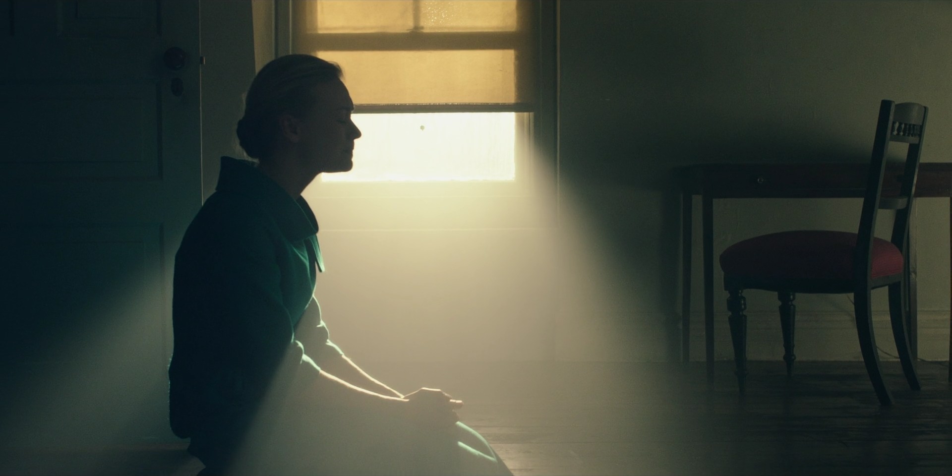 TheHandmaidsTale_1x10_Night_0070.jpg