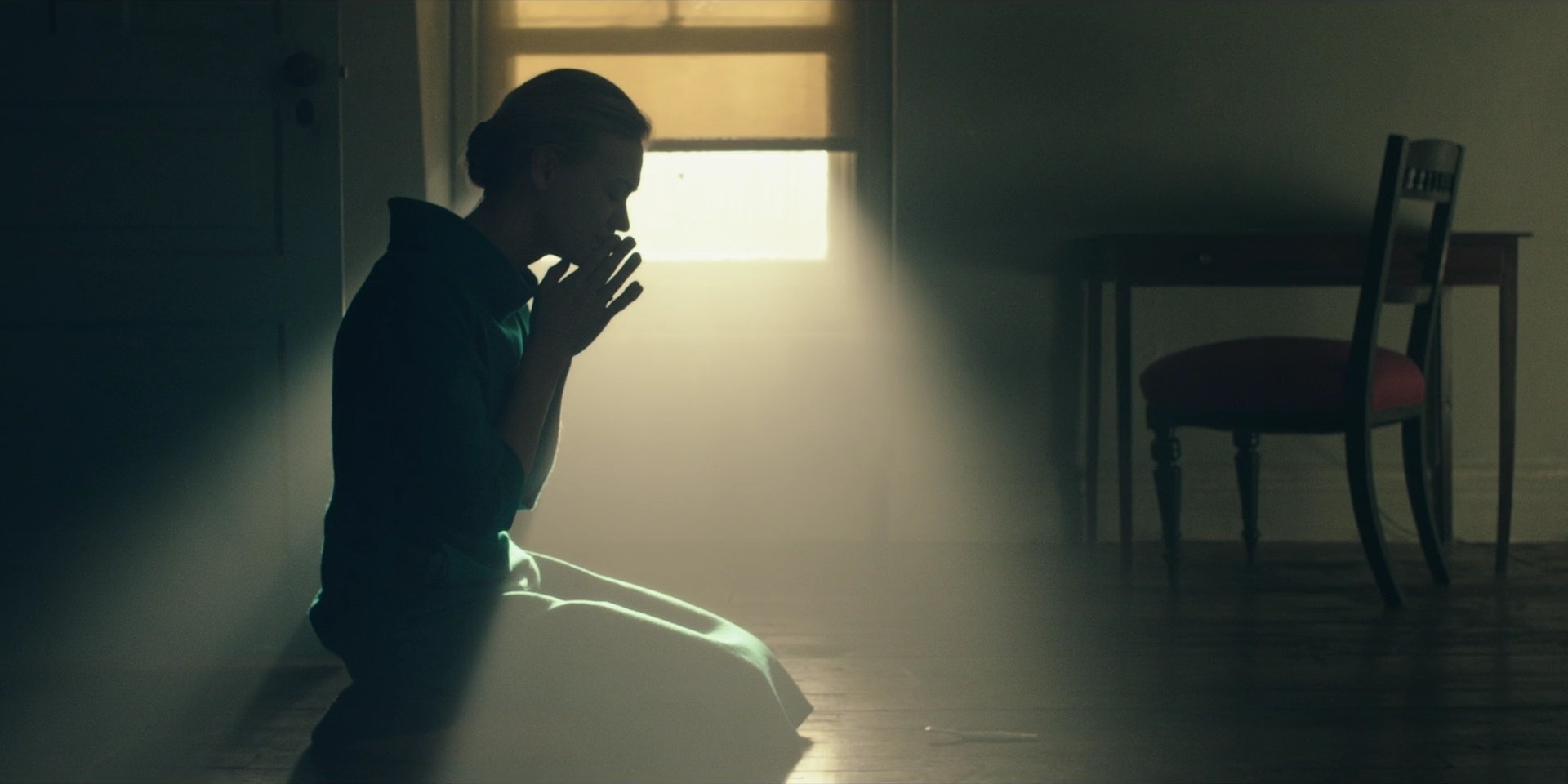 TheHandmaidsTale_1x10_Night_0080.jpg