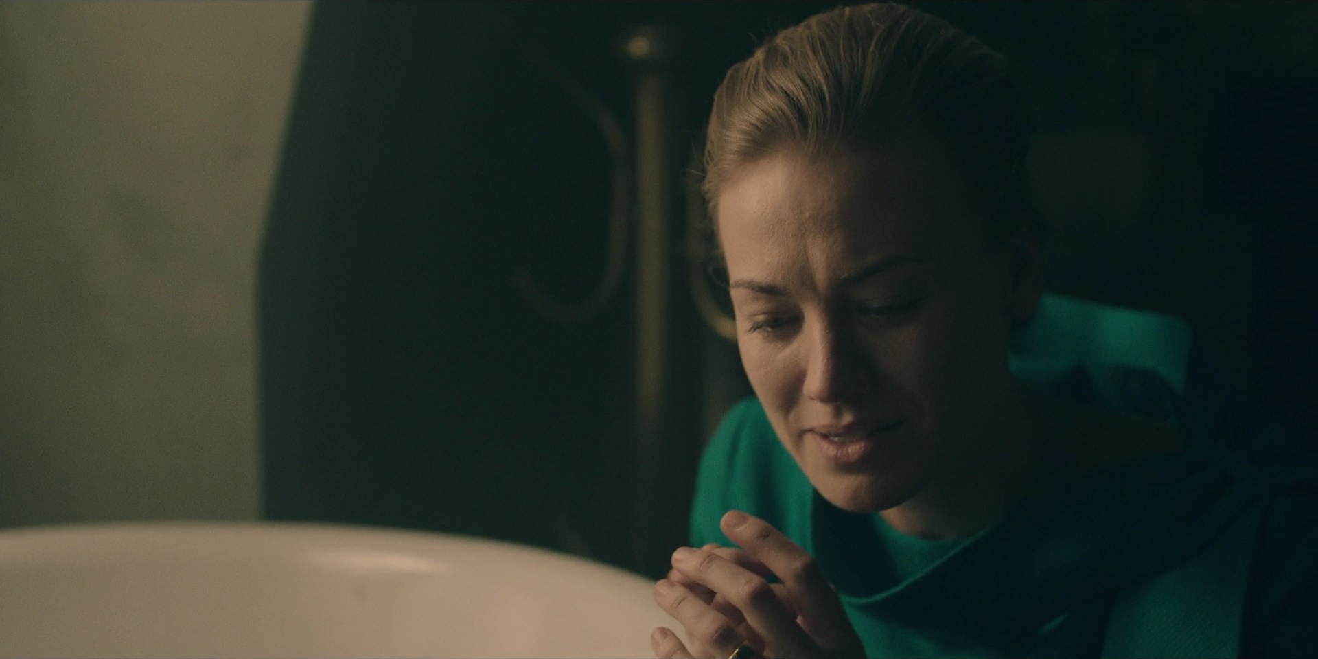 TheHandmaidsTale_1x10_Night_0101.jpg