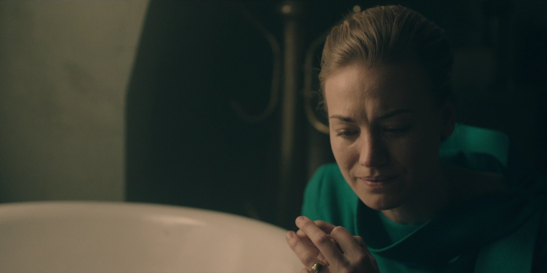 TheHandmaidsTale_1x10_Night_0104.jpg