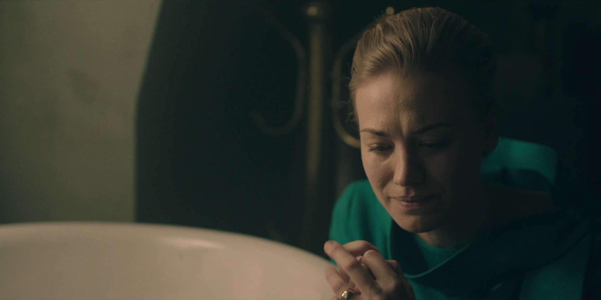 TheHandmaidsTale_1x10_Night_0107.jpg TheHandmaidsTale_1x10_Night_0107.jpg
