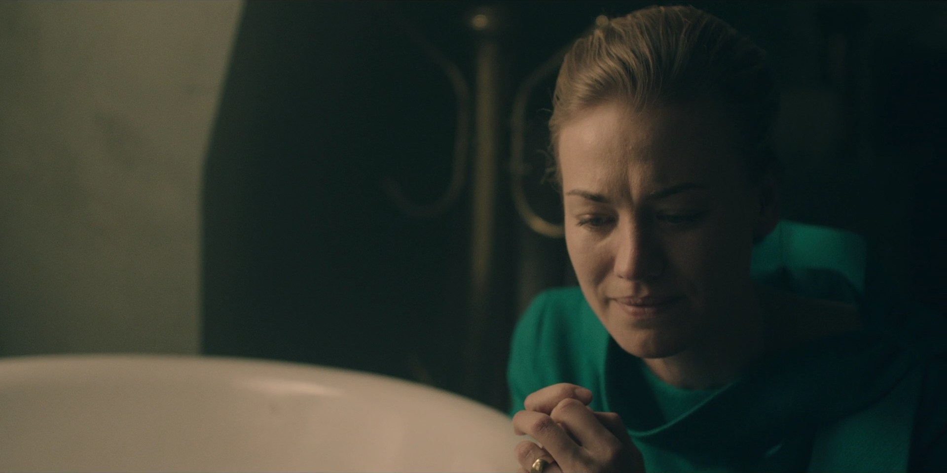 TheHandmaidsTale_1x10_Night_0108.jpg