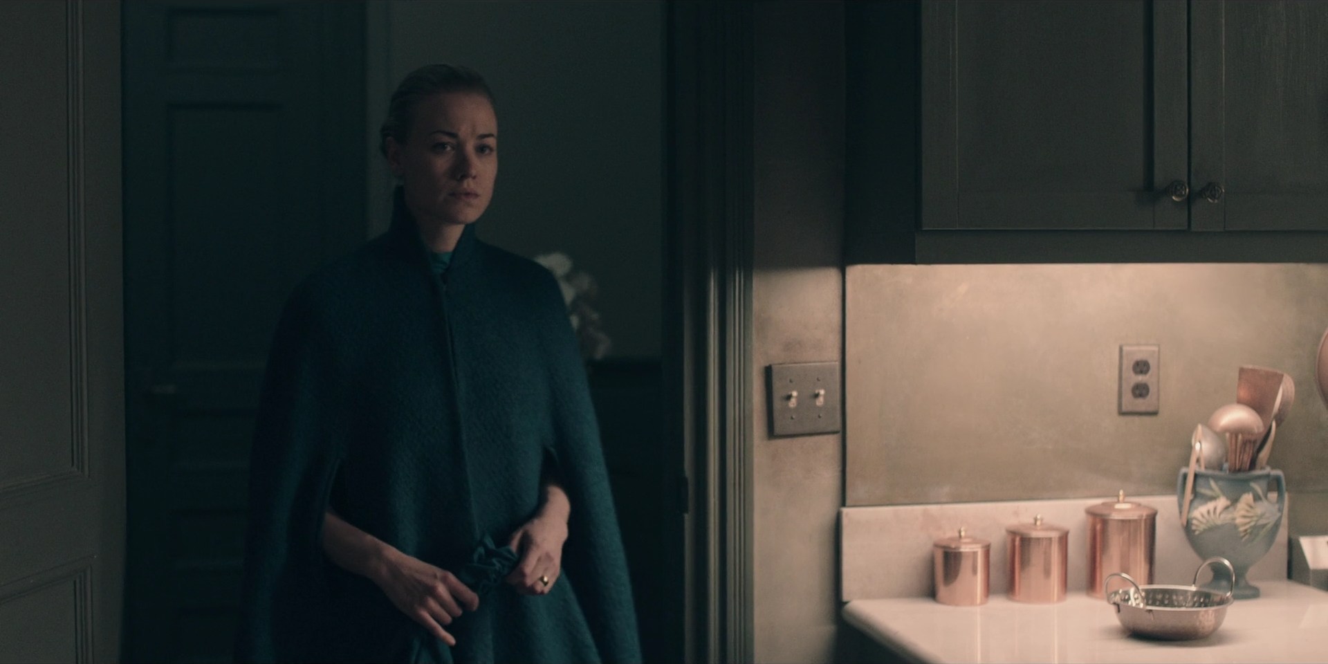TheHandmaidsTale_1x10_Night_0230.jpg