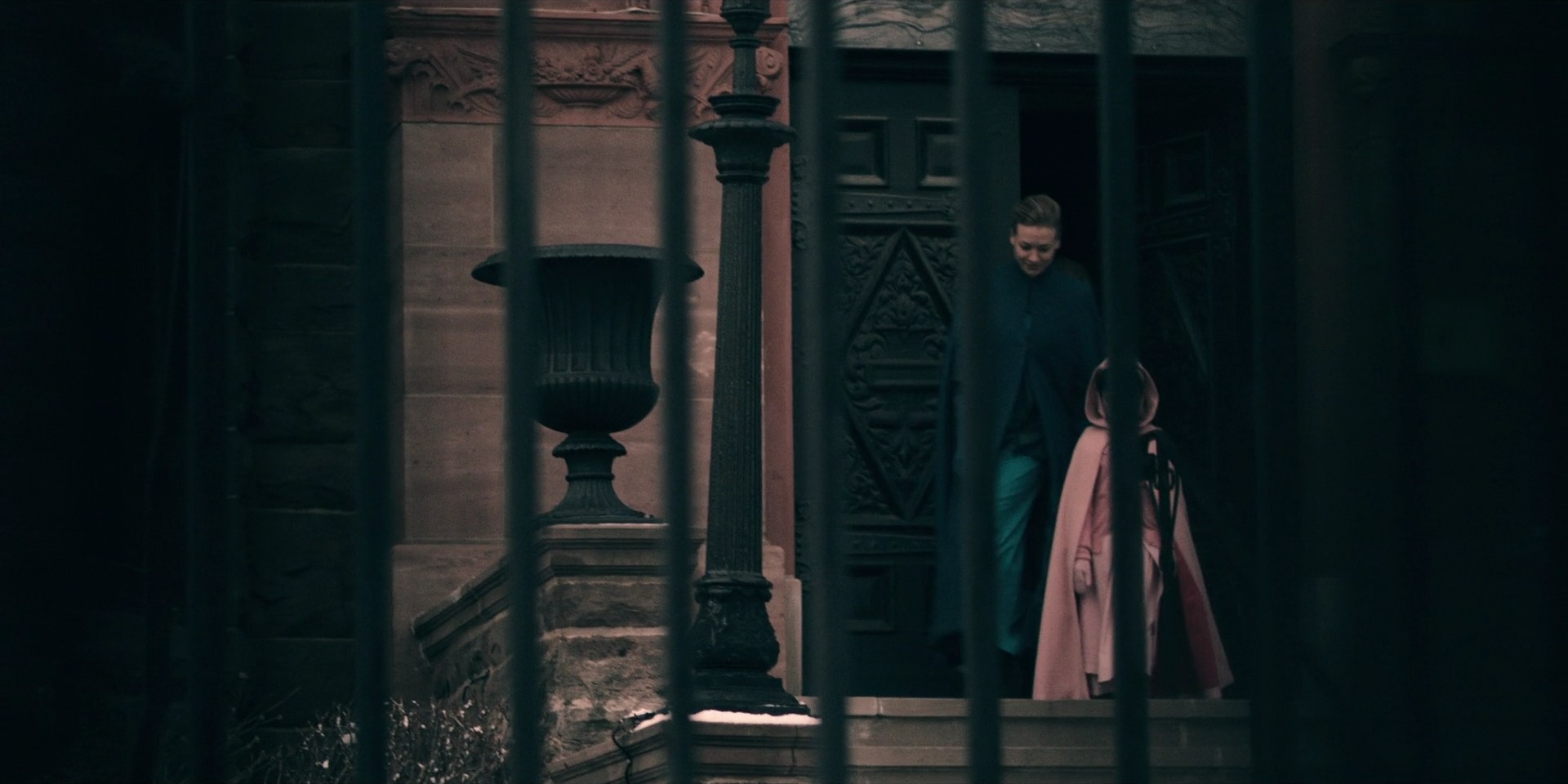 TheHandmaidsTale_1x10_Night_0274.jpg