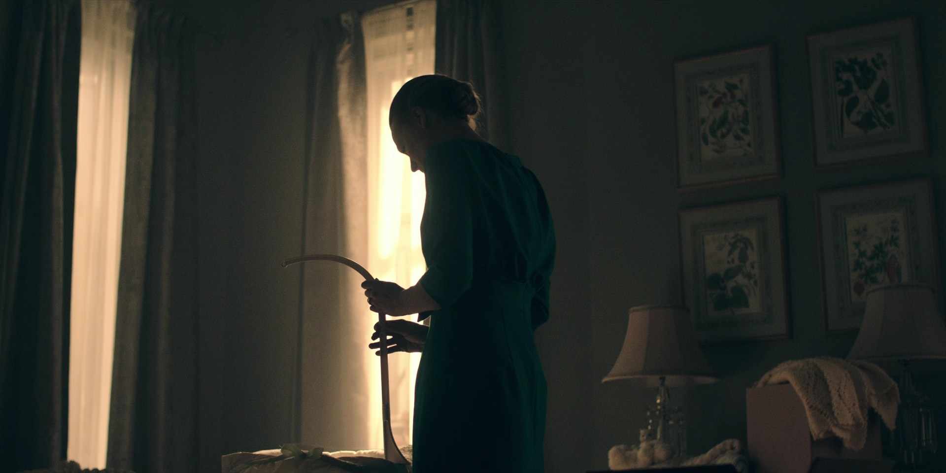 TheHandmaidsTale_1x10_Night_0343.jpg