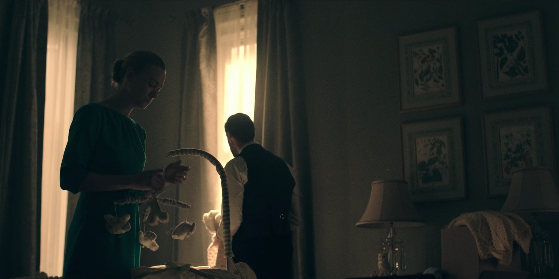 TheHandmaidsTale_1x10_Night_0361.jpg