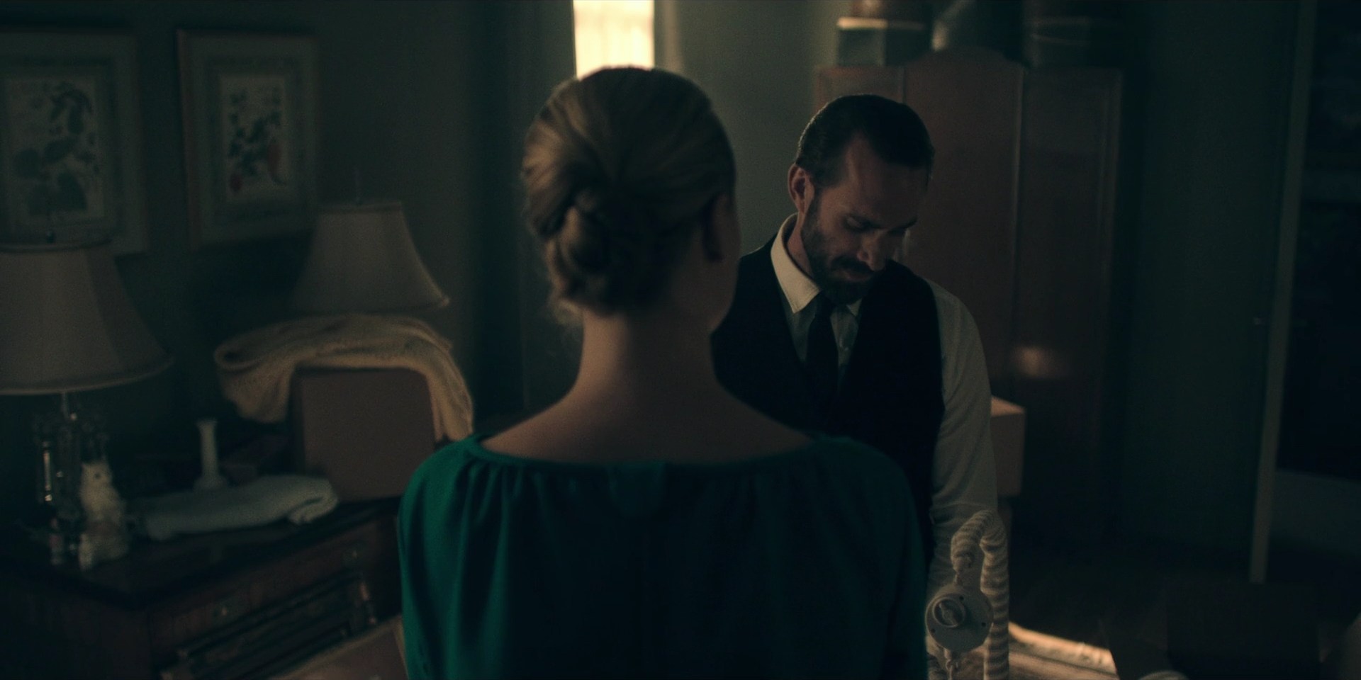 TheHandmaidsTale_1x10_Night_0381.jpg TheHandmaidsTale_1x10_Night_0381.jpg