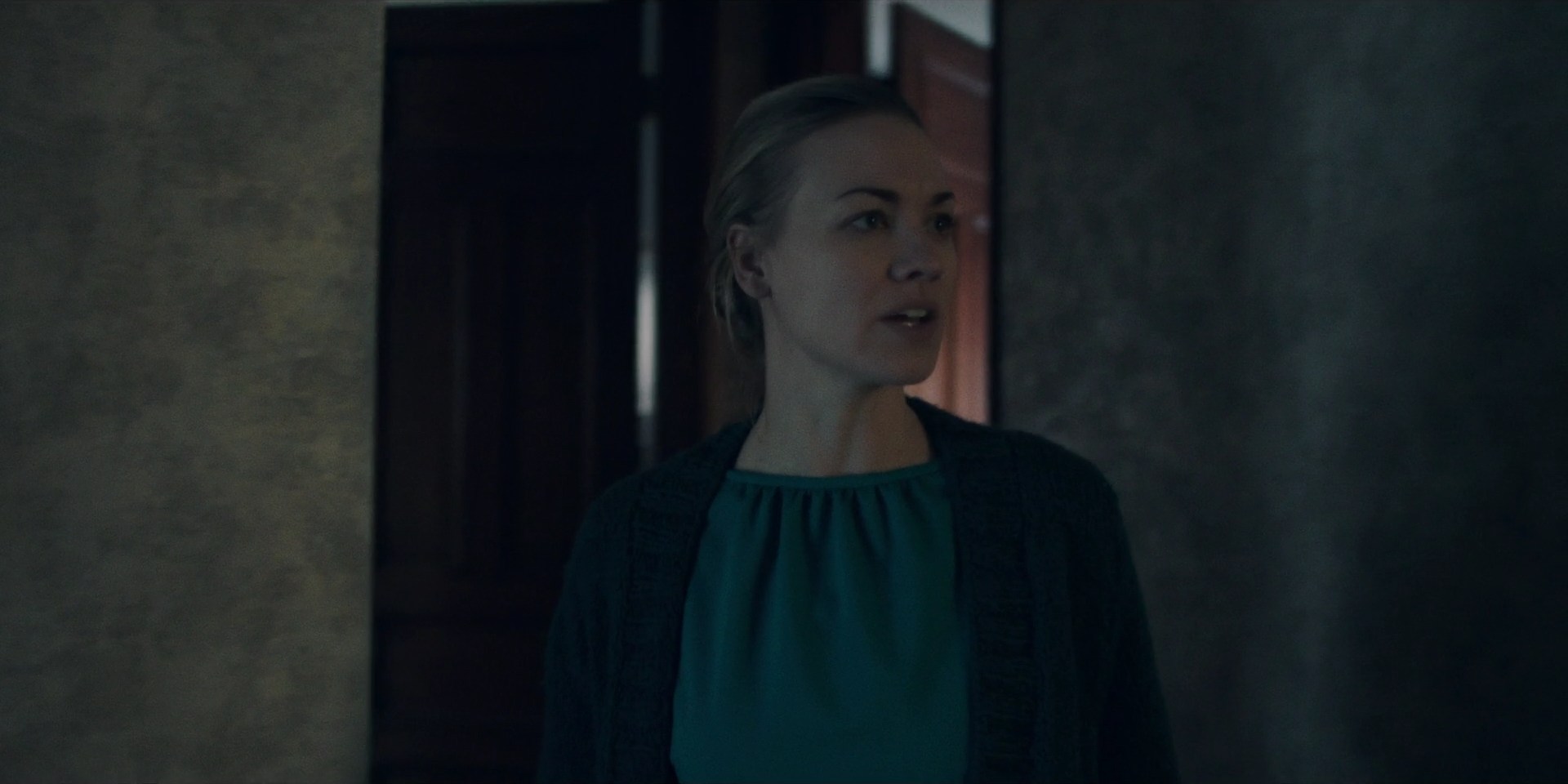 TheHandmaidsTale_1x10_Night_0423.jpg