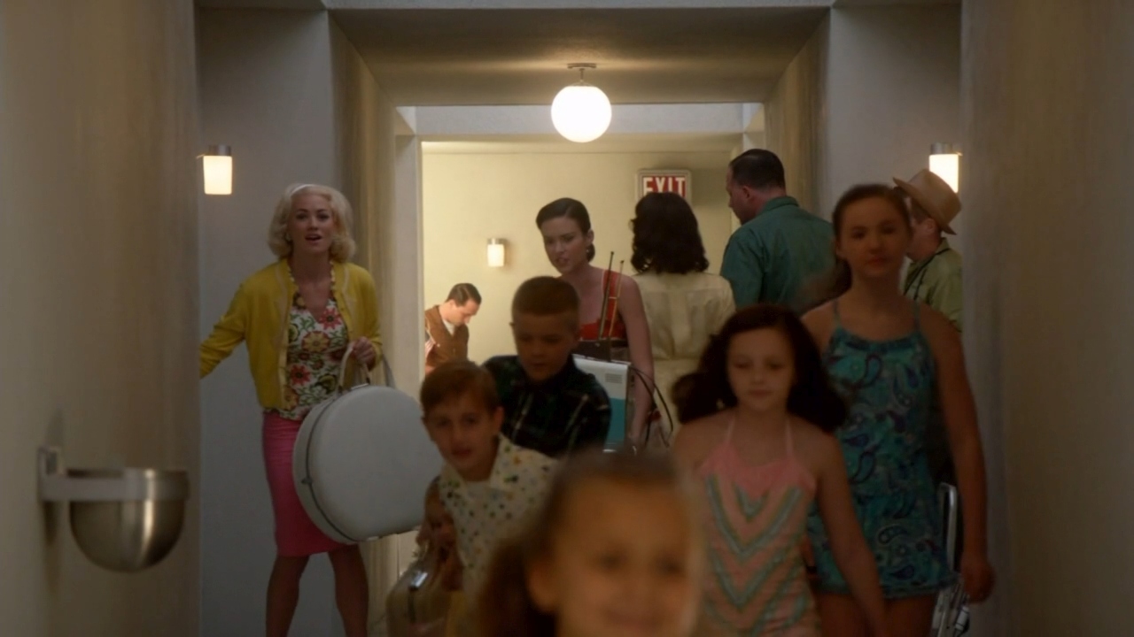 TheAstronautWivesClub_1x03_Retroattitude_0260.jpg