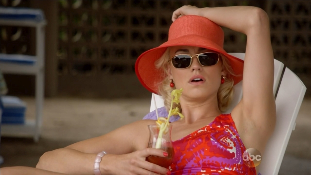 TheAstronautWivesClub_1x04_Liftoff_0212.jpg