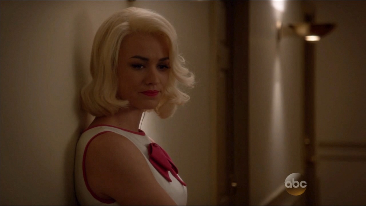 TAWC_1x06_IntheBlind_0246.jpg